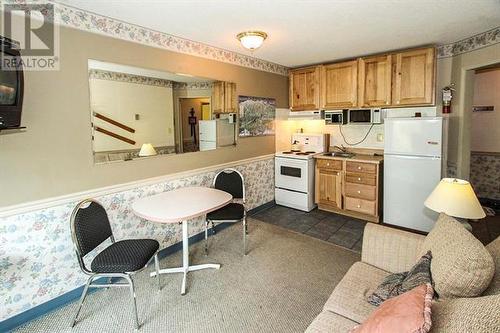 5375 Big White Road Unit# 110, Kelowna, BC - Indoor Photo Showing Kitchen