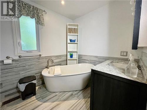 1548 Weller Street, Sudbury, ON - Indoor Photo Showing Bathroom