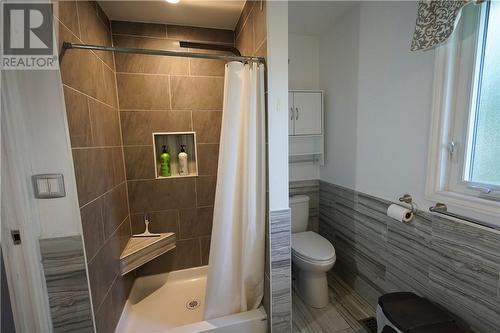 1548 Weller Street, Sudbury, ON - Indoor Photo Showing Bathroom