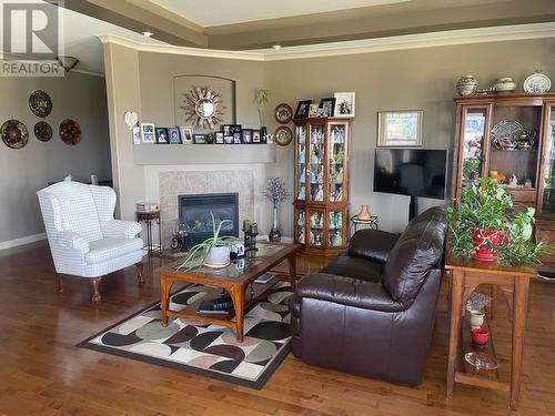 1042 Mt Ida Drive, Vernon, BC - Indoor Photo Showing Living Room With Fireplace