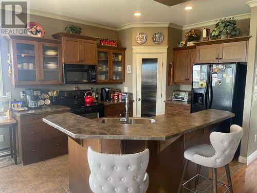 1042 Mt Ida Drive, Vernon, BC - Indoor Photo Showing Kitchen With Double Sink