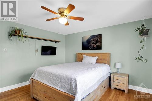 904 Smyth Road, Ottawa, ON - Indoor Photo Showing Bedroom