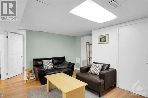 904 Smyth Road, Ottawa, ON - Indoor Photo Showing Living Room