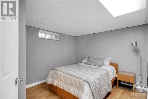 904 Smyth Road, Ottawa, ON - Indoor Photo Showing Bedroom