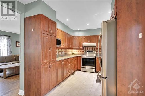 904 Smyth Road, Ottawa, ON - Indoor Photo Showing Kitchen