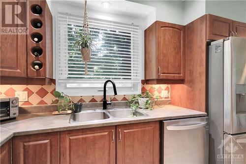 904 Smyth Road, Ottawa, ON - Indoor Photo Showing Kitchen With Double Sink