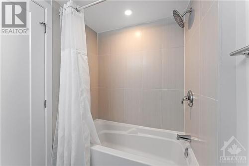 2020 Jasmine Crescent Unit#410, Ottawa, ON - Indoor Photo Showing Bathroom