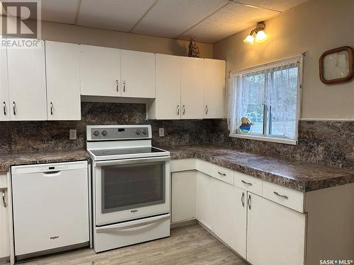 932 9Th Avenue Sw, Moose Jaw, SK - Indoor Photo Showing Kitchen