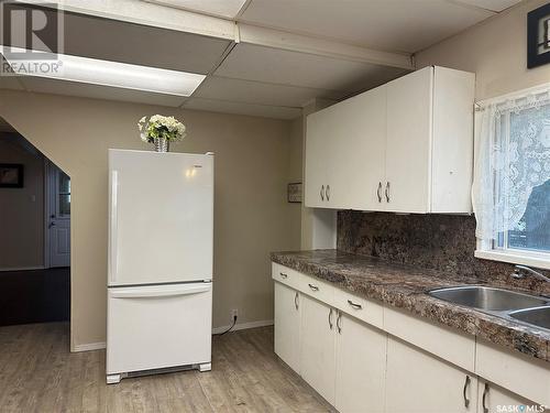 932 9Th Avenue Sw, Moose Jaw, SK - Indoor Photo Showing Kitchen With Double Sink