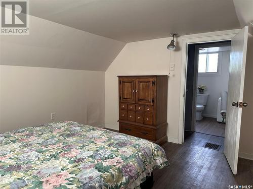 932 9Th Avenue Sw, Moose Jaw, SK - Indoor Photo Showing Bedroom