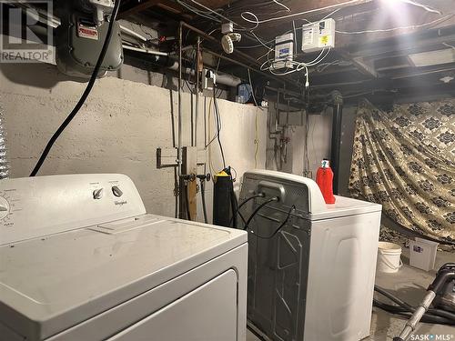 932 9Th Avenue Sw, Moose Jaw, SK - Indoor Photo Showing Laundry Room