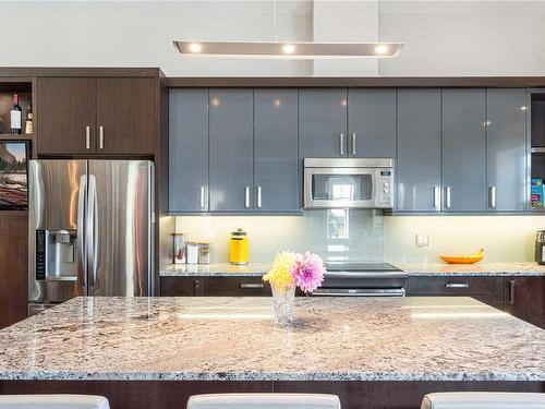 104-231 2Nd Ave, Qualicum Beach, BC - Indoor Photo Showing Kitchen With Upgraded Kitchen