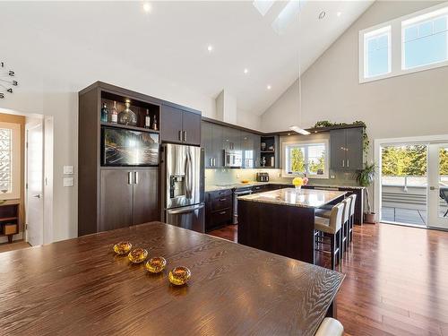 104-231 2Nd Ave, Qualicum Beach, BC - Indoor Photo Showing Kitchen With Upgraded Kitchen