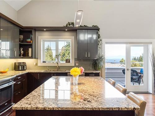 104-231 2Nd Ave, Qualicum Beach, BC - Indoor Photo Showing Kitchen With Upgraded Kitchen