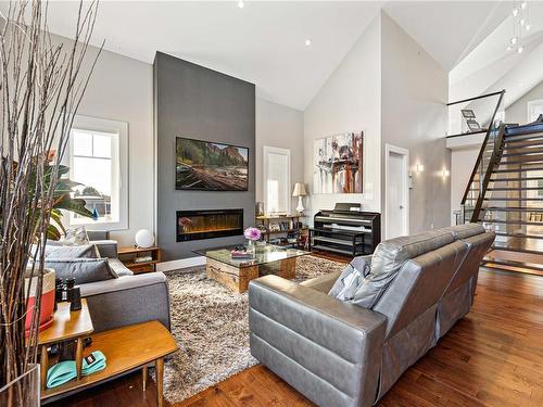 104-231 2Nd Ave, Qualicum Beach, BC - Indoor Photo Showing Living Room With Fireplace