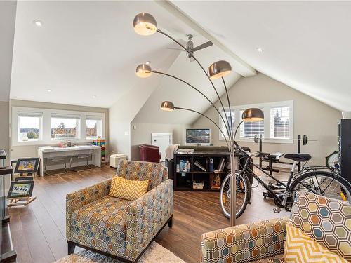 104-231 2Nd Ave, Qualicum Beach, BC - Indoor Photo Showing Living Room