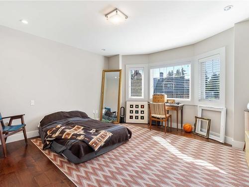 104-231 2Nd Ave, Qualicum Beach, BC - Indoor Photo Showing Bedroom