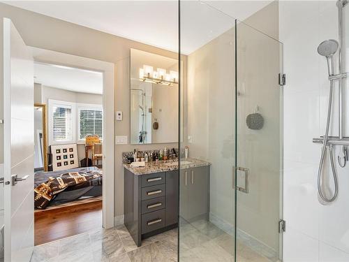 104-231 2Nd Ave, Qualicum Beach, BC - Indoor Photo Showing Bathroom