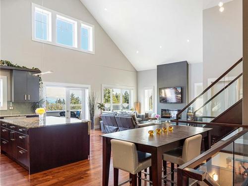 104-231 2Nd Ave, Qualicum Beach, BC - Indoor Photo Showing Dining Room