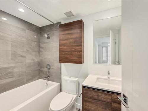 202-363 Tyee Rd, Victoria, BC - Indoor Photo Showing Bathroom