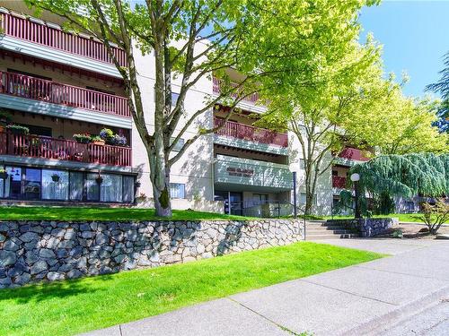 421-3255 Glasgow Ave, Saanich, BC - Outdoor