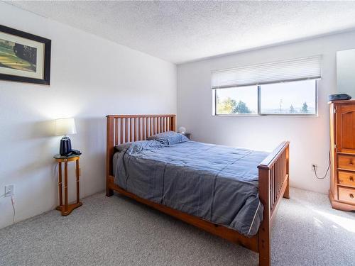 421-3255 Glasgow Ave, Saanich, BC - Indoor Photo Showing Bedroom