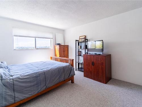 421-3255 Glasgow Ave, Saanich, BC - Indoor Photo Showing Bedroom