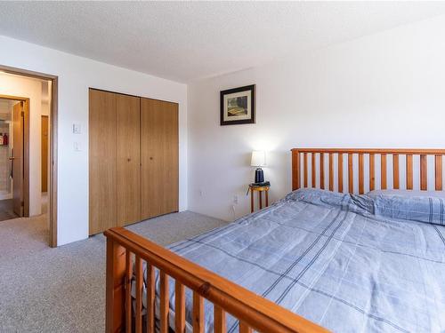 421-3255 Glasgow Ave, Saanich, BC - Indoor Photo Showing Bedroom