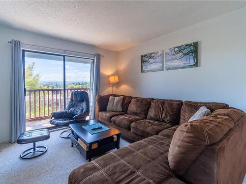 421-3255 Glasgow Ave, Saanich, BC - Indoor Photo Showing Living Room