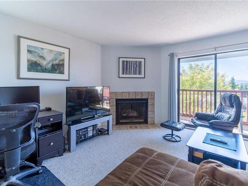 421-3255 Glasgow Ave, Saanich, BC - Indoor With Fireplace