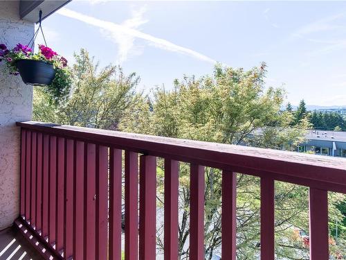 421-3255 Glasgow Ave, Saanich, BC - Outdoor