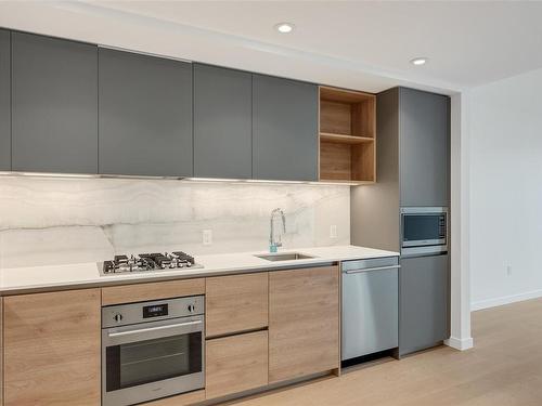 304-363 Tyee Rd, Victoria, BC - Indoor Photo Showing Kitchen