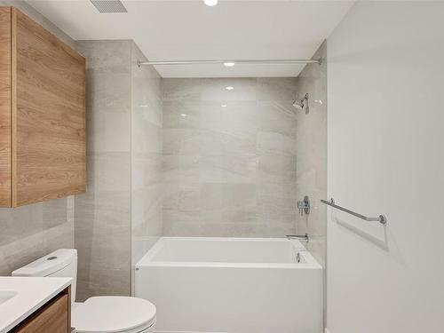 304-363 Tyee Rd, Victoria, BC - Indoor Photo Showing Bathroom