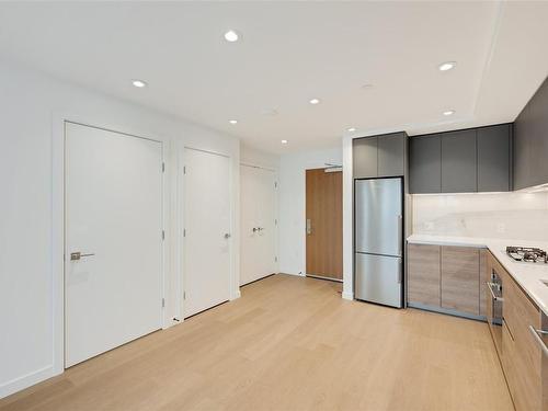 304-363 Tyee Rd, Victoria, BC - Indoor Photo Showing Kitchen