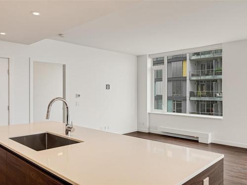 401-369 Tyee Rd, Victoria, BC - Indoor Photo Showing Kitchen