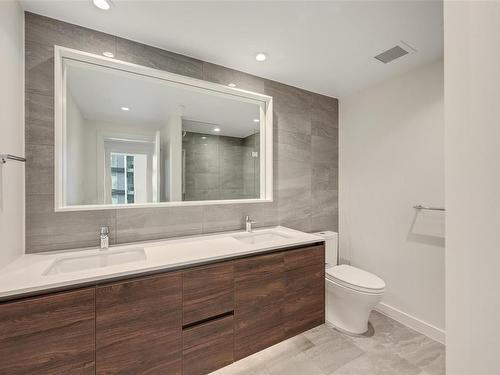 401-369 Tyee Rd, Victoria, BC - Indoor Photo Showing Bathroom