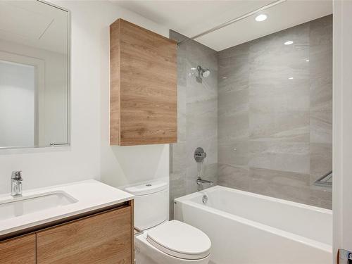 208-369 Tyee Rd, Victoria, BC - Indoor Photo Showing Bathroom