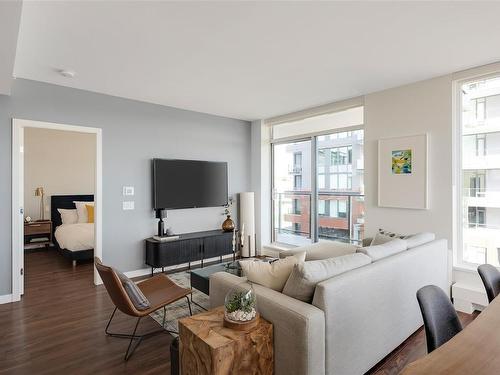 407-363 Tyee Rd, Victoria, BC - Indoor Photo Showing Living Room