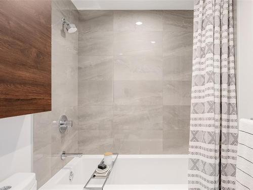 407-363 Tyee Rd, Victoria, BC - Indoor Photo Showing Bathroom