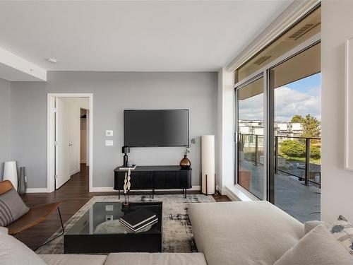 407-363 Tyee Rd, Victoria, BC - Indoor Photo Showing Living Room