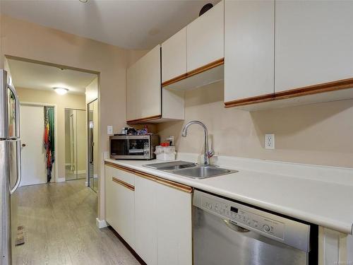 201-3277 Quadra St, Saanich, BC - Indoor Photo Showing Kitchen With Double Sink