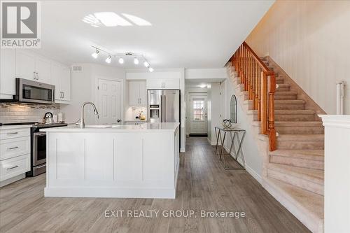 123 Sarah Court, Belleville, ON - Indoor Photo Showing Kitchen With Upgraded Kitchen