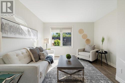 123 Sarah Court, Belleville, ON - Indoor Photo Showing Living Room