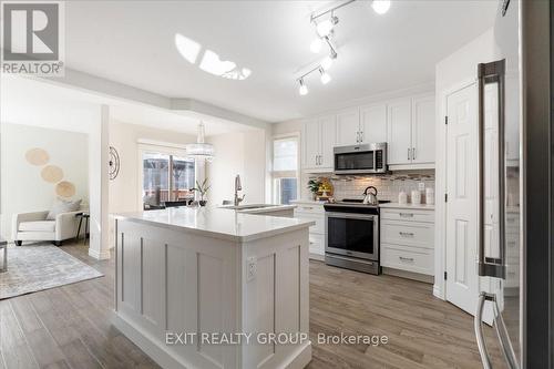 123 Sarah Court, Belleville, ON - Indoor Photo Showing Kitchen With Upgraded Kitchen