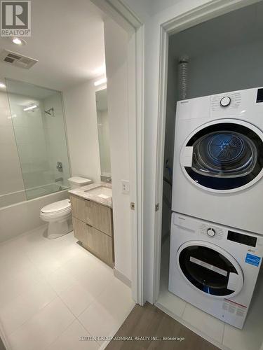 3505 - 395 Bloor Street, Toronto (North St. James Town), ON - Indoor Photo Showing Laundry Room