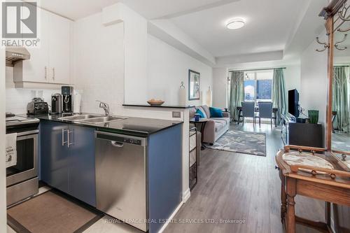 3108 - 300 Bloor Street E, Toronto (Rosedale-Moore Park), ON - Indoor Photo Showing Kitchen With Double Sink