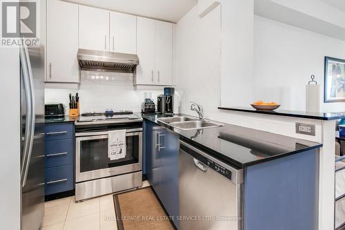 3108 - 300 Bloor Street E, Toronto (Rosedale-Moore Park), ON - Indoor Photo Showing Kitchen With Double Sink