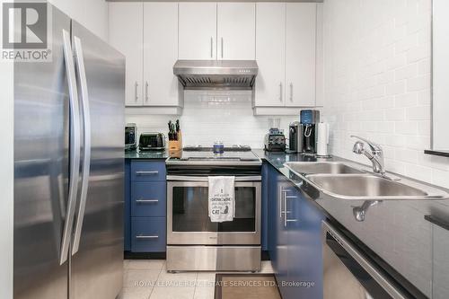 3108 - 300 Bloor Street E, Toronto (Rosedale-Moore Park), ON - Indoor Photo Showing Kitchen With Double Sink With Upgraded Kitchen