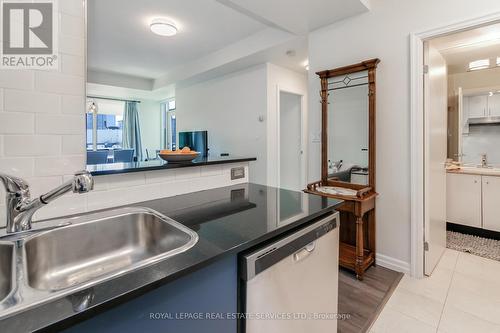 3108 - 300 Bloor Street E, Toronto (Rosedale-Moore Park), ON - Indoor Photo Showing Kitchen