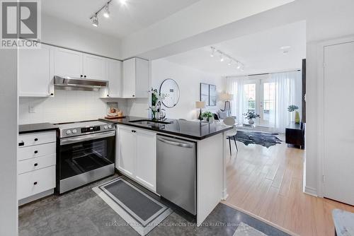 209 - 600 Queens Quay W, Toronto (Waterfront Communities), ON - Indoor Photo Showing Kitchen With Stainless Steel Kitchen With Upgraded Kitchen